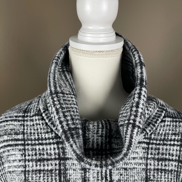 Columbia Black and Gray Plaid Turtleneck Sweater Pre-owned Warm - Picture 6 of 7